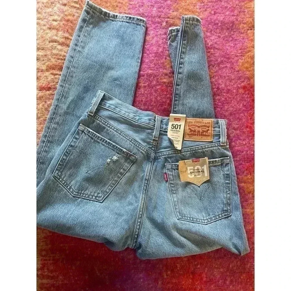 New With Tags 501  Levi’s Original Cropped distressed - Picture 5 of 7